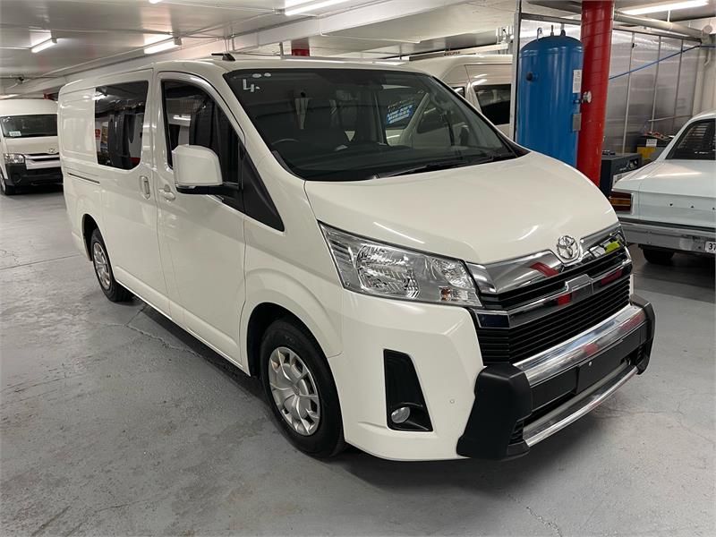 Toyota hiace shops crew van