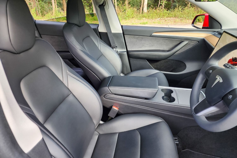 Front Seats - 2024 Tesla Model Y RWD